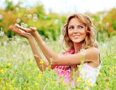 How To Keep Your Makeup From Melting In The Summer Heat How To Keep Your Makeup From Melting In The Summer Heat